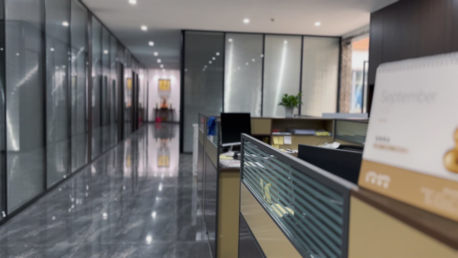 Clean manufacturing workshop corridor